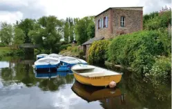  ??  ?? À Pontrieux, ces anciennes « Caravelles » ont été reconverti­es pour la visite.