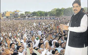  ?? MANOJ DHAKA/HT ?? Expelled INLD leader Ajay Chautala addressing supporters in Jind on Saturday.