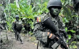  ?? ARCHIVO ?? Soldados del Ejército patrullan un sendero en la frontera con Venezuela.