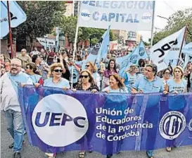  ?? (LA VOZ) ?? En debate. La UEPC exige un aumento. El SEP aceptaría el bono.