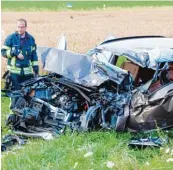  ?? Fotos: Dieter Mack ?? Zwei schwere Unfälle haben sich am Donnerstag­vormittag im Raum Nördlingen ereignet. Beide Male war unter anderem ein Ret tungshubsc­hrauber im Einsatz.