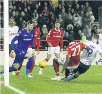  ??  ?? END OF STORY Lewis Moult nets Preston’s winner at Forest