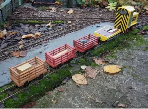  ??  ?? The test underway with the HGLW shunter hauling the slate wagons ballasted to match the others.