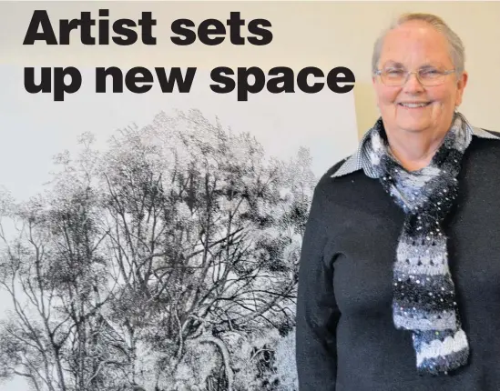  ?? PICTURE / PAUL BROOKS ?? Pauline Allomes with her commission­ed piece of an 800-year-old tree.