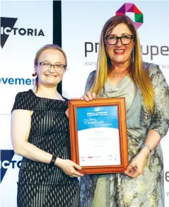  ??  ?? Dr Elena Kelareva of Warragul accepts her trophy for the prestigiou­s Regional Developmen­t Victoria leadership and innovation award from Parliament­ary secretary for Regional Developmen­t and Tourism Danielle Green.