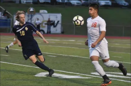  ?? BARRY TAGLIEBER - FOR DIGITAL FIRST MEDIA ?? Perkiomen Valley’s AJ Hansen (18) controls the ball as Spring-Ford’s Brandon Duke pressures.