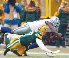  ??  ?? Cowboys wide receiver Dez Bryant still gets stopped all the time by people who are sure the officials blew the replay on this famous catch that wasn’t.
| MATT LUDTKE/ AP