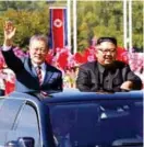  ?? (AFP) ?? ENCUENTRO. El presidente surcoreano, Moon Jae-in (izq.), fue aclamado a su llegada a la capital norcoreana.