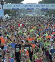  ??  ?? Ultima edizione Un’immagine della folla di partecipan­ti alla Maratona di Roma ad aprile scorso