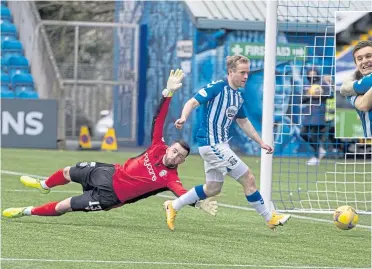  ??  ?? Well keeper Liam Kelly watches as Rory McKenzie’s goal puts Killie ahead