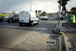  ?? (foto Barsoum/LaPresse) ?? Il luogo dell’incidente in via Ardeatina (all’altezza del civico 984) nel quale ieri ha perso la vita un uomo di 59 anni. Ferito grave un pedone