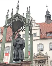  ?? ELIOT STEIN/ FOR THE WASHINGTON POST ?? A statue of Martin Luther stands in the town’s Market Square.