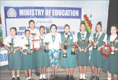  ?? (Ministry of Education photo) ?? The two teams pose with ACEO (Nursery) Ingrid Trotman