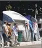  ?? Los Angeles Times ?? Luis Sinco AMERICAN FLAGS decorate an encampment of homeless veterans in Brentwood in 2020.
