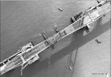  ??  ?? Aerial photo taken on Sept. 21, 2019 shows a steel girder being lifted by a crane at the constructi­on site of the Pingtan Strait Road-rail Bridge in southeast China’s Fujian Province. China on Wednesday completed the main structure of the world’s longest cross-sea road-rail bridge in Fujian. (Photo:Xinhua)