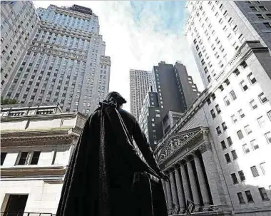  ?? Foto: AFP ?? Die Statue von George Washington vor dem New York Stock Exchange (NYSE).