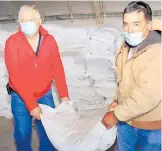  ?? / MARIBEL ALBA ?? El alcalde Romeo Morales encabezó la entrega de maíz subsidiado.