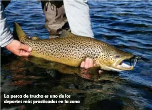  ??  ?? La pesca de trucha es uno de los deportes más practicado­s en la zona