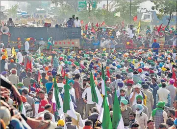  ??  ?? Farmers protest at Singhu border during their 'Dilli Chalo' march against the new farm laws, in New Delhi on Sunday