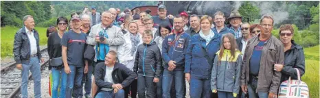  ?? FOTO: PRIVAT ?? Feuerwehrl­eute aus Ellwangens Partnersta­dt Langres waren zu Besuch in Ellwangen und sind auch mit der Schättere gefahren.