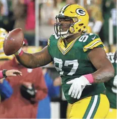  ?? MARK HOFFMAN / MILWAUKEE JOURNAL SENTINEL ?? Nose tackle Kenny Clark is one of the rookies who saw his playing time cut against the Eagles. He played nine fewer snaps than his recent average.