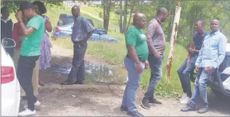  ?? ?? Lungile Dlamini (L) and her relatives who were in court to follow the proceeding­s, as Morris motivated his bail applicatio­n. A picture showing the courtroom and the judge’s door through which Morris exited as his fuming relatives directed their gaze at him.