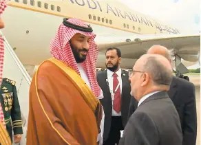  ?? PHOTO AFP ?? Mohammed ben Salmane a été accueilli à l’aéroport internatio­nal d’ezeiza, près de Buenos Aires, par le ministre Jorge Marcelo Faurie.