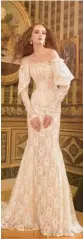  ?? GALIA LAHAV ?? An elongated corset wedding dress.