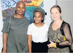  ?? Picture: BRIAN WITBOOI ?? BAY BEAUTIES: Guests, from left, Suliwe Sihlwayi, Vuyo Tshingila and Eva-Marie Bloom Strom attended Johan Bloom’s exhibition Reflective Identities at Galerie Noko last week