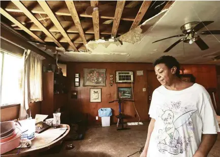  ?? Melissa Phillip / Houston Chronicle ?? Venet Clemons, whose leaky roof damaged her home’s ceiling, is among those who have applied to the city’s blue tarp program.