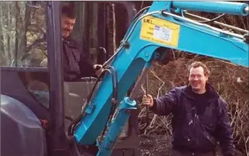  ??  ?? Chairman Mark Quinn shares a laugh with Ian O’Toole during the work at the GAA clubhouse.