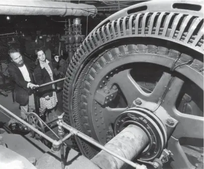  ?? THE COMMERCIAL APPEAL ?? Hillsman Lee Wright, left, and Rutledge Forney look at old equipment in the basement of the Orpheum on Nov. 17, 1978, two days before the 50th anniversar­y of the opening of the grand theater in 1928.