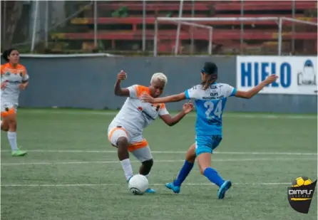  ?? CORTESÍA DIMAS ESCAZÚ ?? La velocidad y la potencia son las principale­s virtudes de Fernanda Figueroa como futbolista. Su espejo es la goleadora histórica Karla Villalobos, del Sporting.