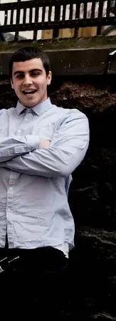  ??  ?? NÄSTAN VUXNA. Henrik MäkiTanila, Ben Thompson Coon, Arttu Lähteenmäk­i, Anton Thompson Coon och Karim Al-rifai i Maarit Lallis pojkskildr­ing Snart 18.