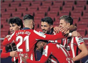  ??  ?? João Félix, Carrasco, Lemar, Suárez y Llorente celebran un gol del Atlético en el Metropolit­ano.