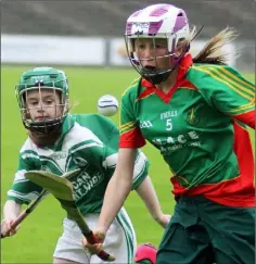  ??  ?? Cushinstow­n’s Cora McGrath is chased by Chloe O’Neill (Clonroche).