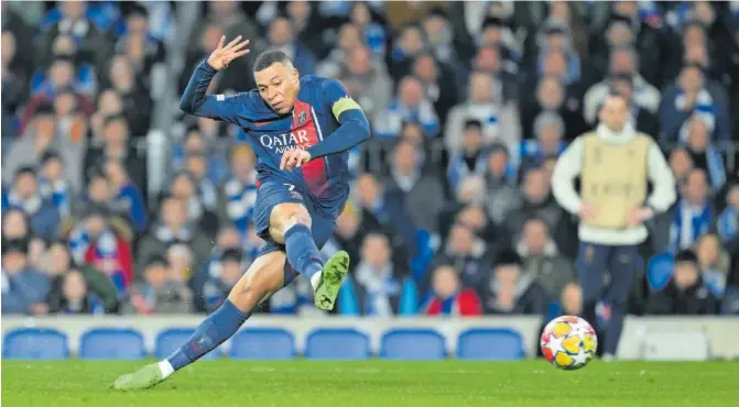  ?? DAVID RAMOS (GETTY) ?? Mbappé marca su segundo gol ante la Real Sociedad.