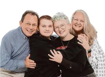  ?? Contribute­d photo/Morrow family ?? Polly O’Brien Morrow, right, and her family, from left, husband Robert, and their children Alex and Kass.