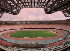  ??  ?? Lo stadio San Paolo nel quale sono in corso lavori di manutenzio­ne