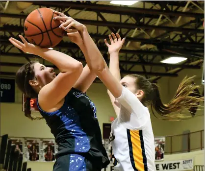  ?? PHOTOS BY MATTHEW MOWERY — MEDIANEWS GROUP ?? Clarkston’s Elia Morgner, right, blocks the shot of Lakeland’s Skylar Halbrook, left in a Division 1regional semifinal at Milford HS on Monday. The Wolves withstood a 12-0third-quarter run by Lakeland, grabbing the lead back early in the fourth, and rolling to a 39-27win.