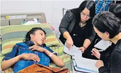  ?? AP ?? Erwiana Sulistyani­ngsih, left, is interviewe­d by Hong Kong police investigat­ors at a hospital where she is treated in Sragen, Central Java, Indonesia, on Jan 21.