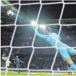  ?? FOTO: DPA ?? Joe Hart gilt als beste Bahnschran­ke Englands.