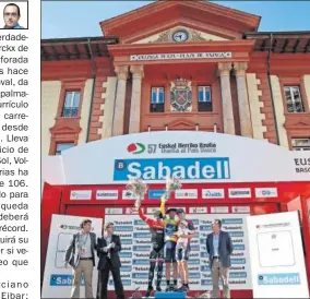  ??  ?? CON LA CHAPELA. Valverde, entre Contador e Izagirre en Eibar.