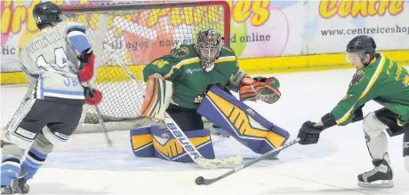  ?? Gw-images.com ?? Widnes Wild netminder Greg Ruxton ( centre) was in sparkling form to help his team edge out the visiting Sheffield Senators 4-3 at Silver Blades Widnes on Sunday.