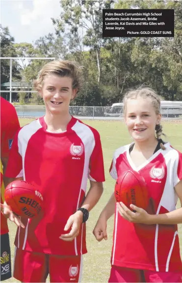  ??  ?? Palm Beach Currumbin High School students Jacob Assemani, Bridie Laverde, Kai Davis and Mia Giles with Jesse Joyce. Picture: GOLD COAST SUNS