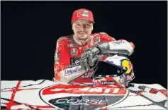  ??  ?? Miller, junto al logotipo de Ducati, en el anuncio de su renovación.