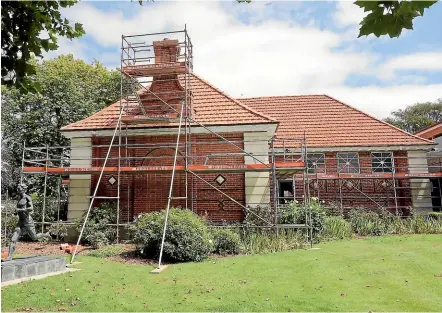  ?? JOHN BISSET/STUFF ?? Scaffoldin­g erected for maintenanc­e work surrounds the historic Memorial Library at Timaru Boys’ High School which sits behind the statue of famous old boy, Jack Lovelock.