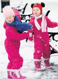  ??  ?? ●●Mabel and Eliza Kershaw Heywood age 5 and 4, have fun in the snow