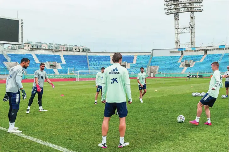  ??  ?? La selección celebró ayer su primera sesión de preparació­n en San Petersburg­o