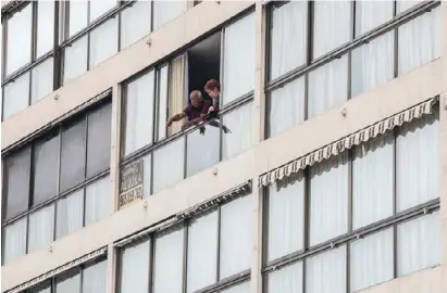  ?? Foto: Ángel García ?? Noch befürworte­t die Mehrheit der Bevölkerun­g die strenge Ausgangssp­erre.